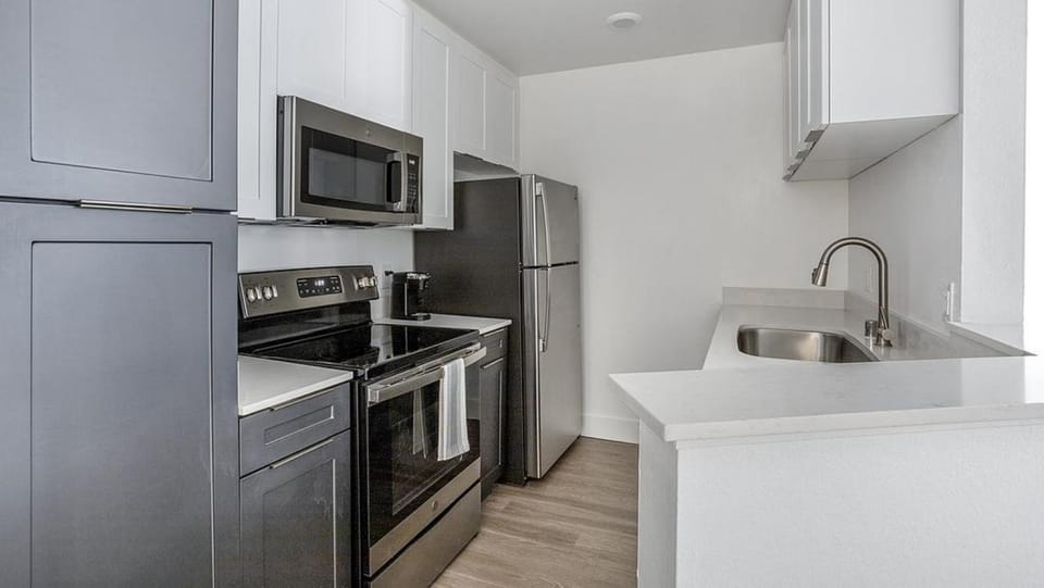 Landing - Modern Apartment with Amazing Amenities (ID7827X62) Apartment in Redondo Beach