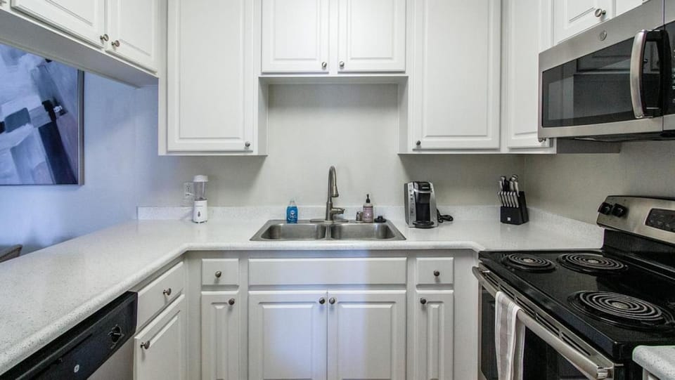 Landing - Modern Apartment with Amazing Amenities (ID7444X46) Apartment in Escondido Village