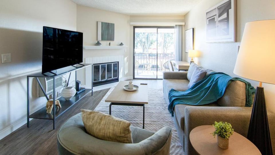 Landing - Modern Apartment with Amazing Amenities (ID7444X46) Apartment in Escondido Village