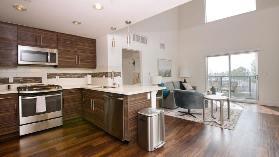 Landing - Modern Apartment with Amazing Amenities (ID6644X79) Apartment in Costa Mesa