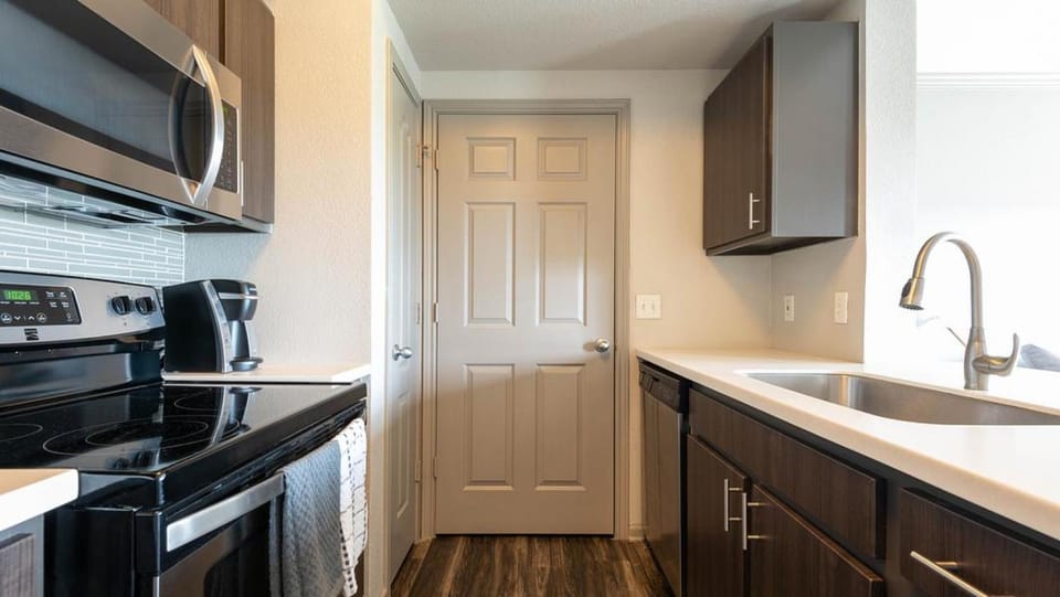 Landing - Modern Apartment with Amazing Amenities (ID2644X31) Apartment in Cedar Park