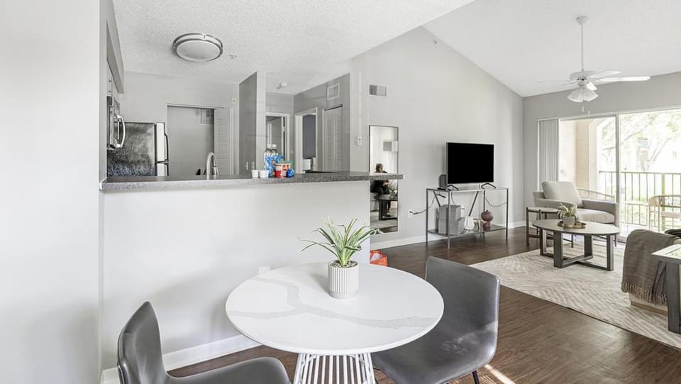 Landing - Modern Apartment with Amazing Amenities (ID1287X618) Apartment in Coconut Creek