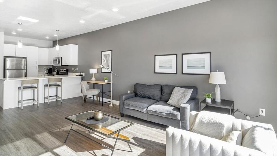 Landing - Modern Apartment with Amazing Amenities (ID7676X8) Apartment in West Jordan