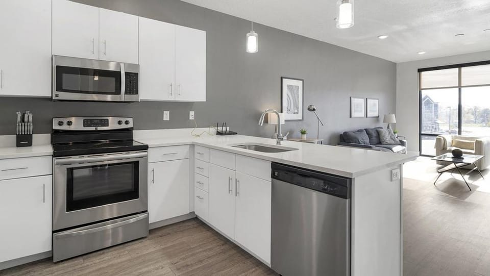 Landing - Modern Apartment with Amazing Amenities (ID7676X8) Apartment in West Jordan