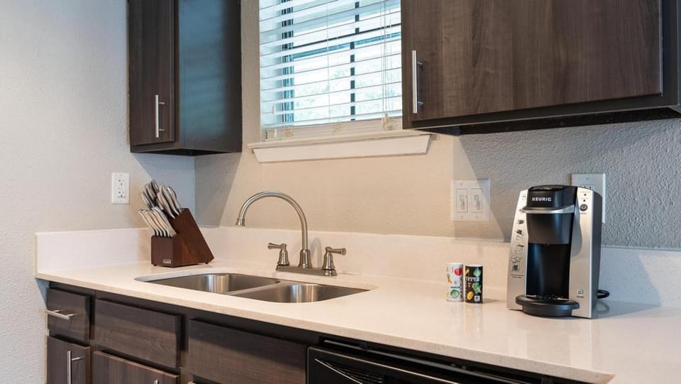Landing - Modern Apartment with Amazing Amenities (ID3716X10) Apartment in Austin