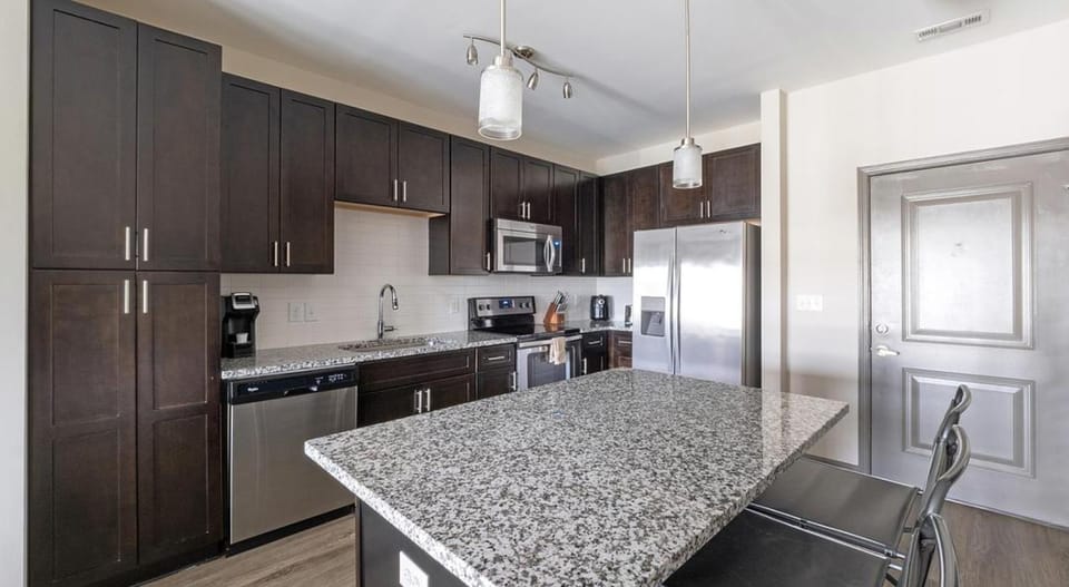 Landing - Modern Apartment with Amazing Amenities (ID6812X48) Apartment in Mount Pleasant