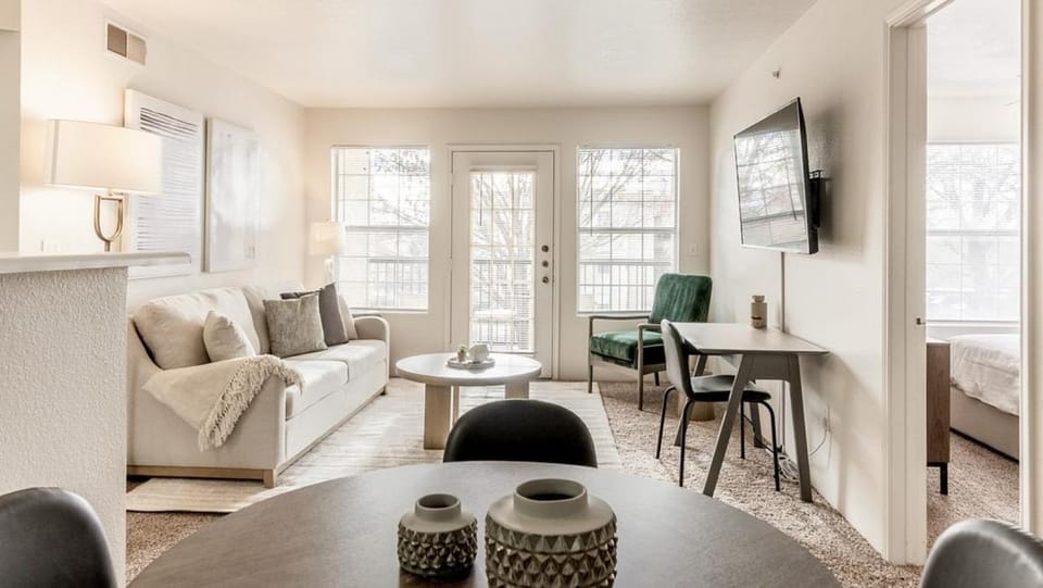 Landing - Modern Apartment with Amazing Amenities (ID9354X35) Apartment in Rio Rancho