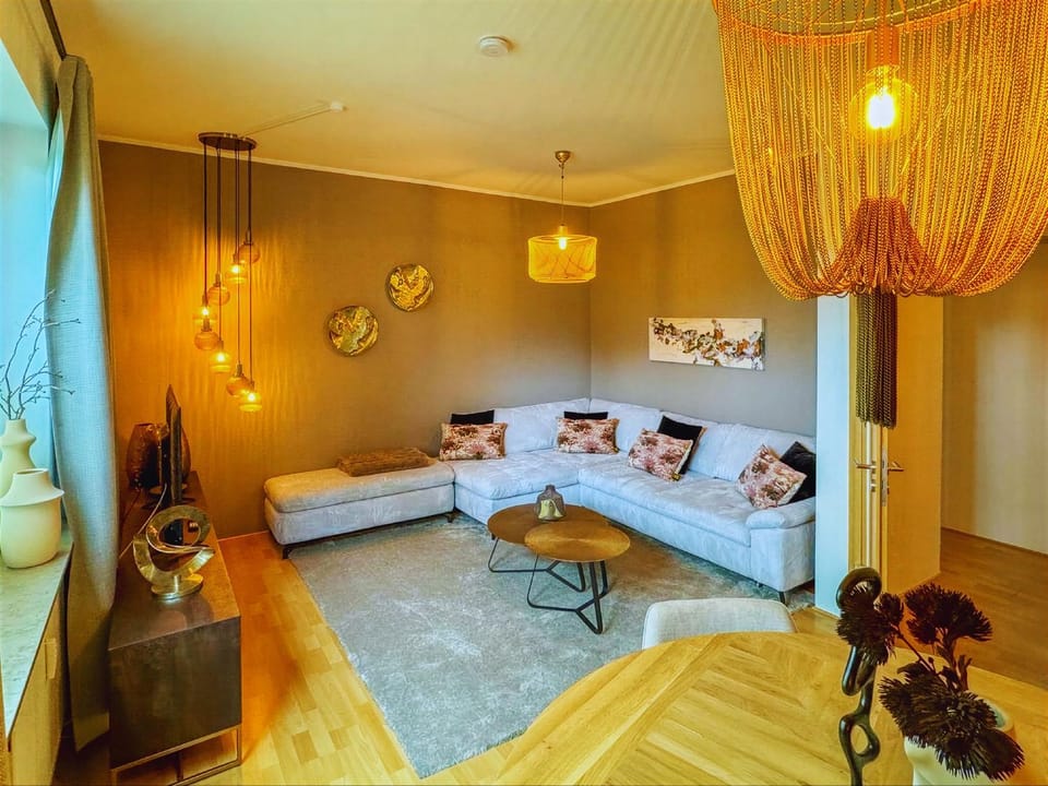 Communal lounge/ TV room, TV and multimedia, Living room, Photo of the whole room, Seating area