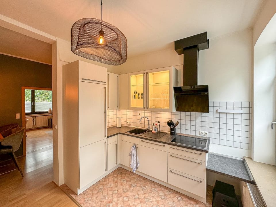 Kitchen or kitchenette, dishwasher, stove