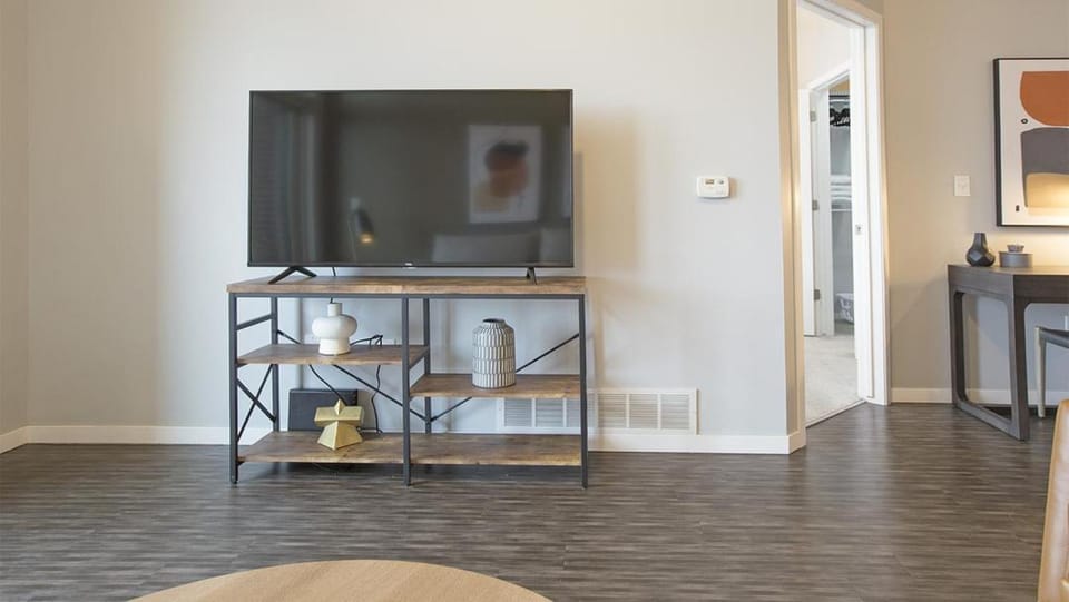 Landing - Modern Apartment with Amazing Amenities (ID7989X59) Apartment in Southfield