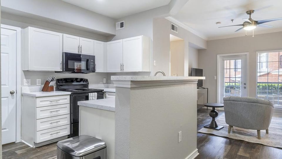 Landing - Modern Apartment with Amazing Amenities (ID9398X92) Apartment in Lewisville