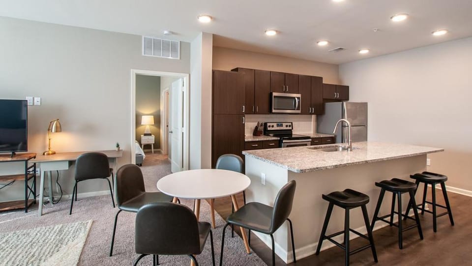 Landing - Modern Apartment with Amazing Amenities (ID3736X9) Apartment in Huntsville