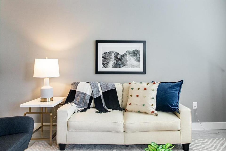 Landing - Modern Apartment with Amazing Amenities (ID2762X29) Apartment in Millcreek
