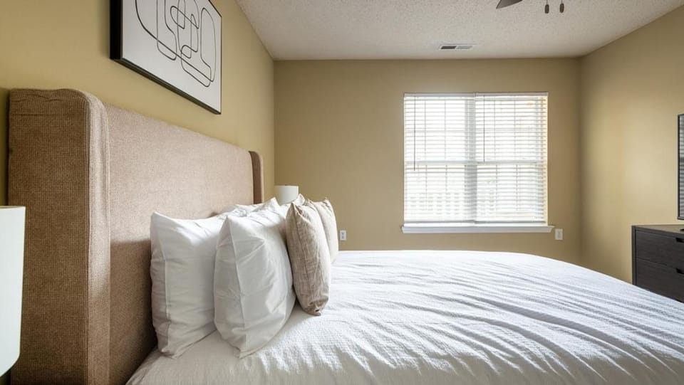 Landing - Modern Apartment with Amazing Amenities (ID7932X45) Apartment in Cary