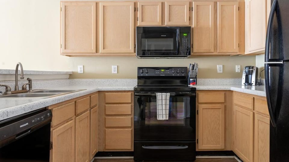Landing - Modern Apartment with Amazing Amenities (ID7932X45) Apartment in Cary