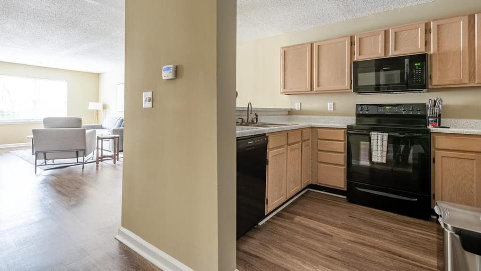 Landing - Modern Apartment with Amazing Amenities (ID7932X45) Apartment in Cary