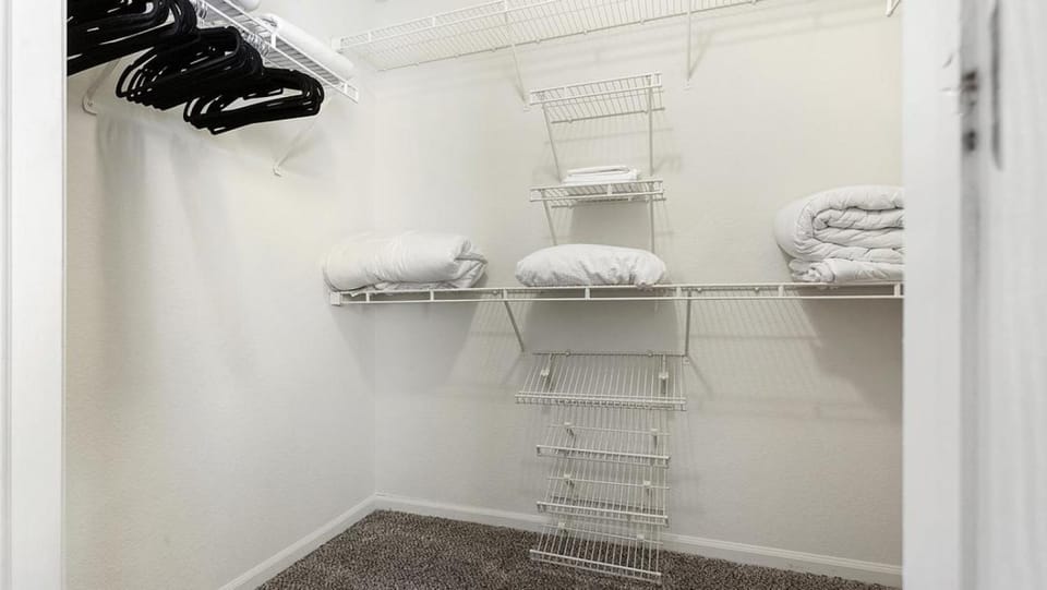 Landing - Modern Apartment with Amazing Amenities (ID4293X27) Apartment in Fort Wayne
