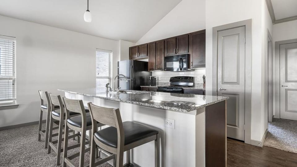 Landing - Modern Apartment with Amazing Amenities (ID6100X66) Apartment in Round Rock