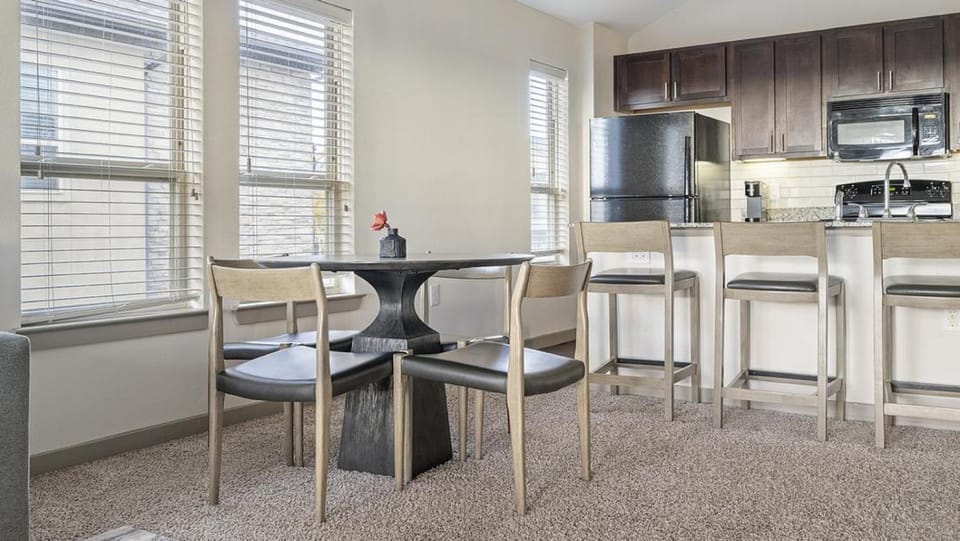 Landing - Modern Apartment with Amazing Amenities (ID6100X66) Apartment in Round Rock