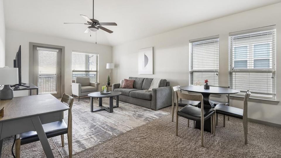 Landing - Modern Apartment with Amazing Amenities (ID6100X66) Apartment in Round Rock