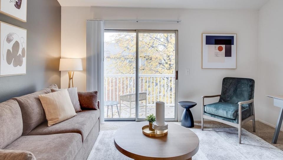 Landing - Modern Apartment with Amazing Amenities (ID7851X76) Apartment in Buffalo Grove