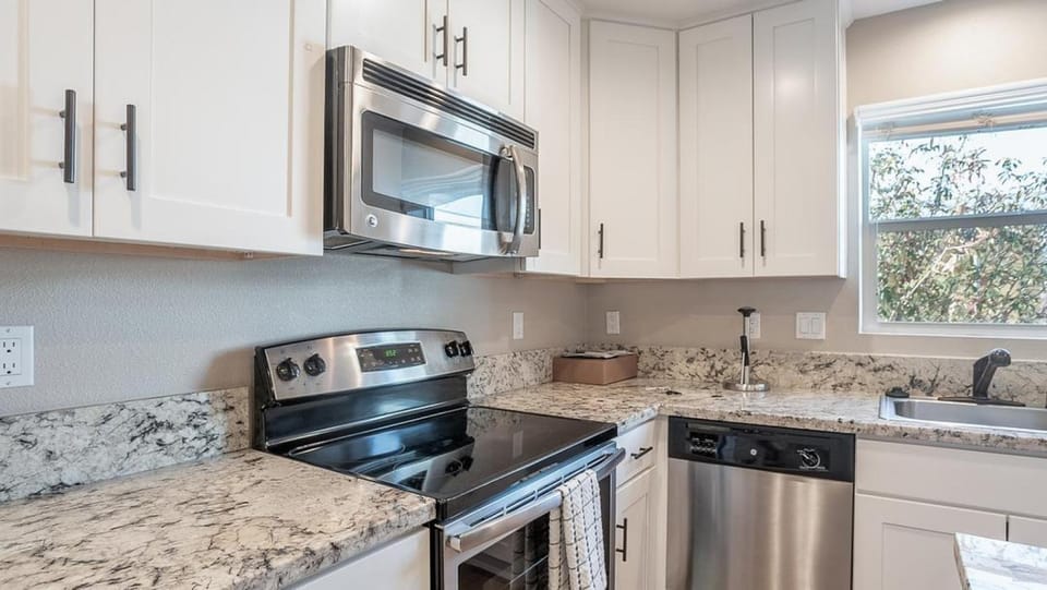Landing - Modern Apartment with Amazing Amenities (ID8203X92) Apartment in Hayward
