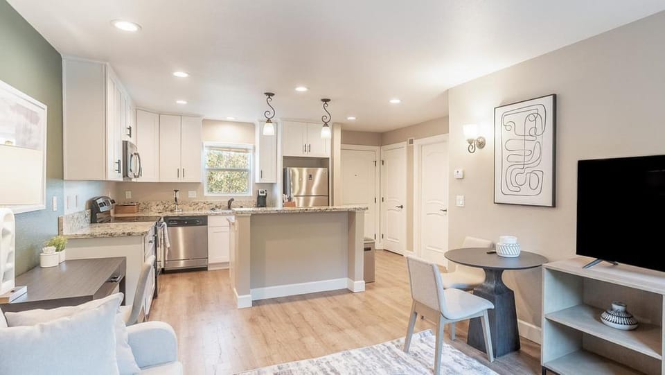 Landing - Modern Apartment with Amazing Amenities (ID8203X92) Apartment in Hayward