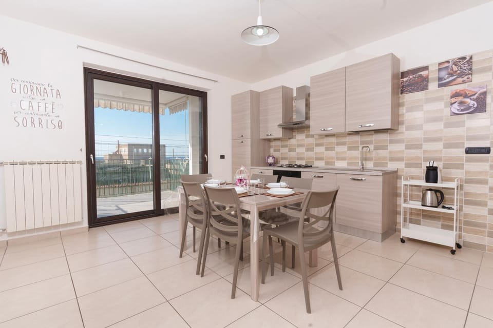 Kitchen or kitchenette, Dining area, pet friendly, stove