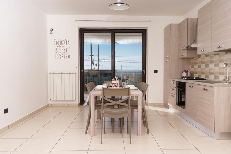 Kitchen or kitchenette, Dining area, internet, pet friendly, stove