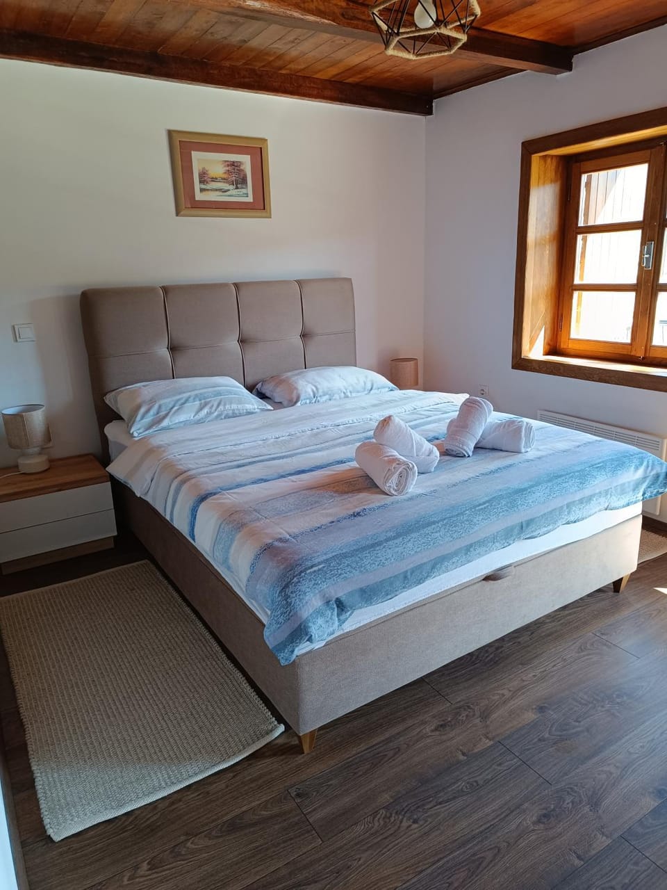 Bed, Bedroom, towels