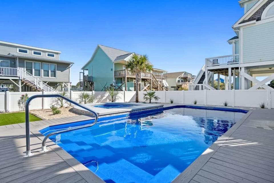 334 By The Shore Private Pool, Spa, Ocean views House in Holden Beach