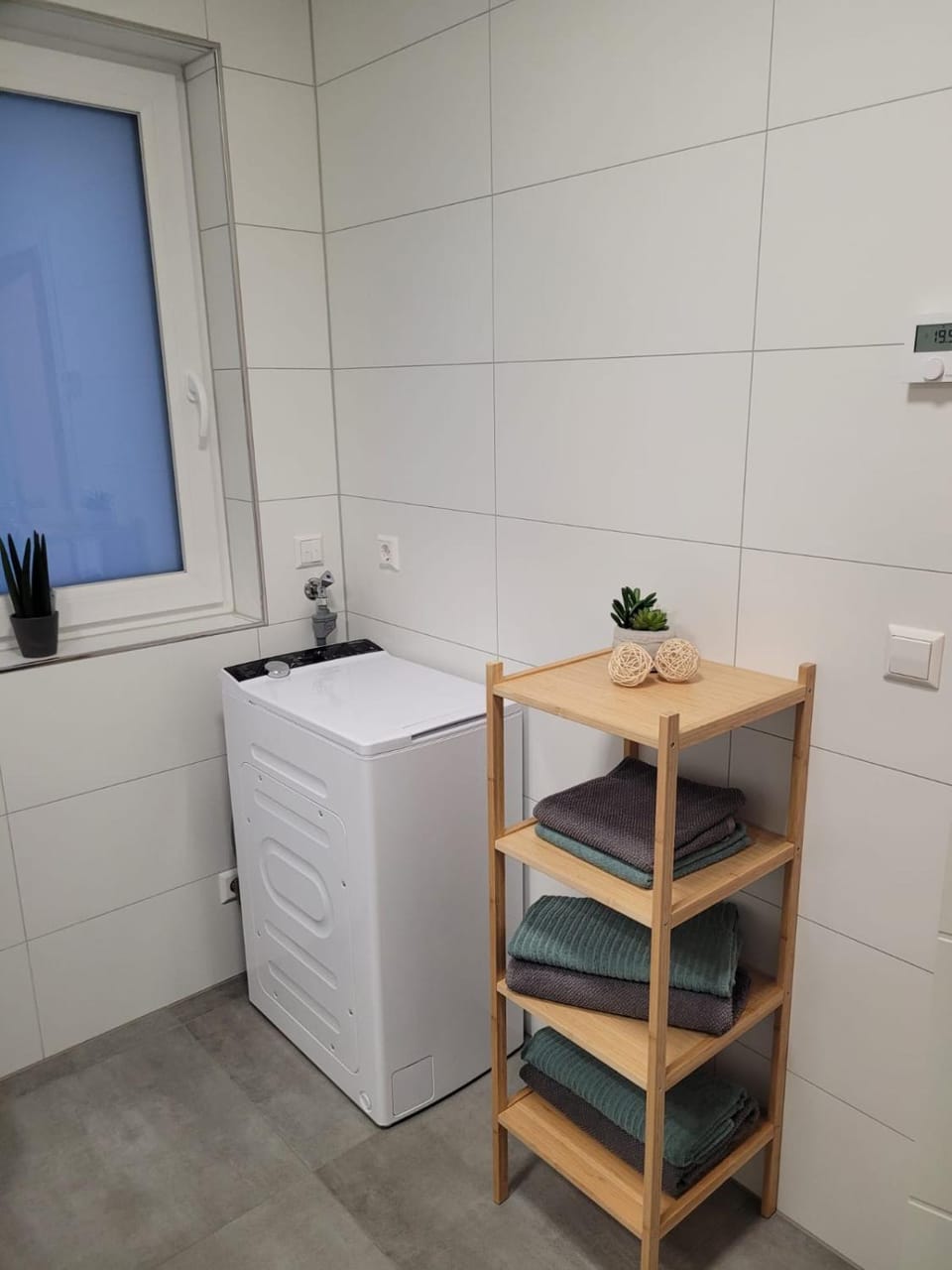 Bathroom, towels