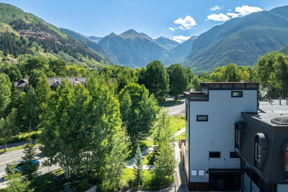 Property building, Natural landscape, Landmark view, Mountain view