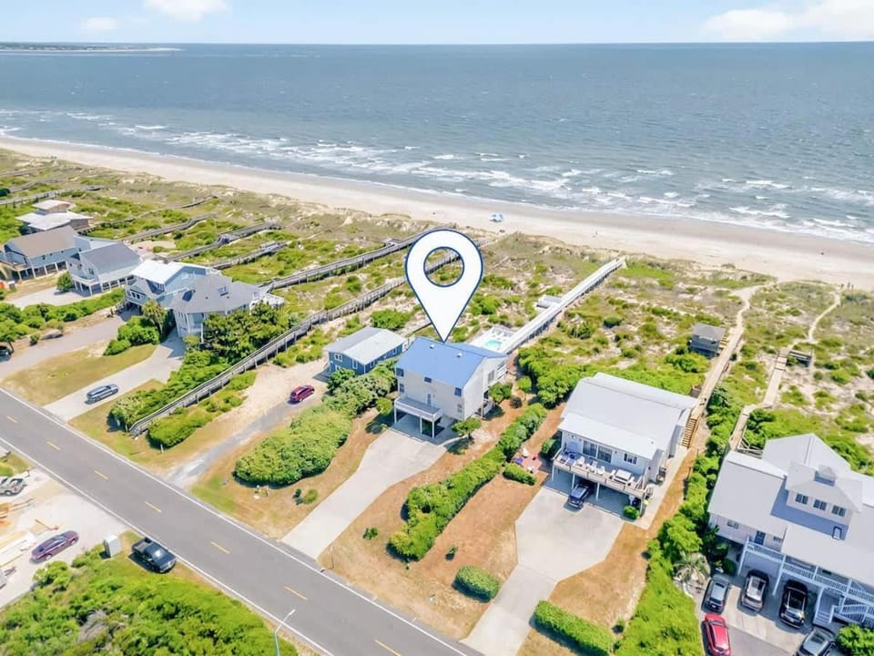 A Coconut Hut Brunswick Vacation Rentals House in Caswell Beach