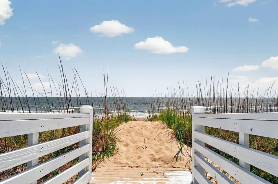 A Coconut Hut Brunswick Vacation Rentals House in Caswell Beach