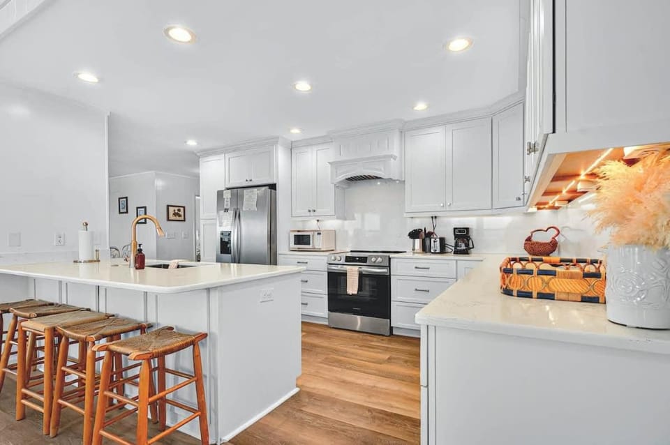 A Coconut Hut Brunswick Vacation Rentals House in Caswell Beach