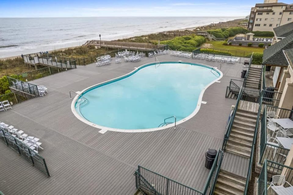 A Wave from it All Pool, Ocean front, great views House in Ocean Isle Beach