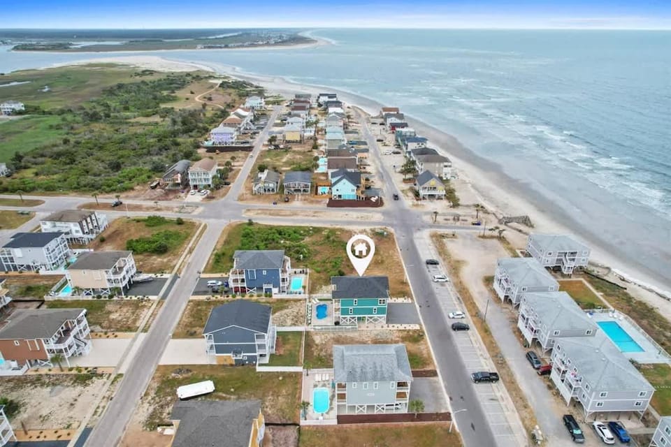 A Wedge Away, close to beach, great views, private heated pool House in Ocean Isle Beach
