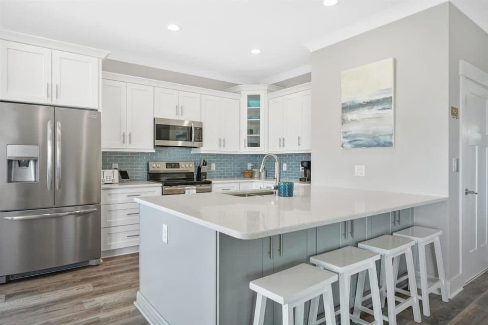 A Wedge Away, close to beach, great views, private heated pool House in Ocean Isle Beach