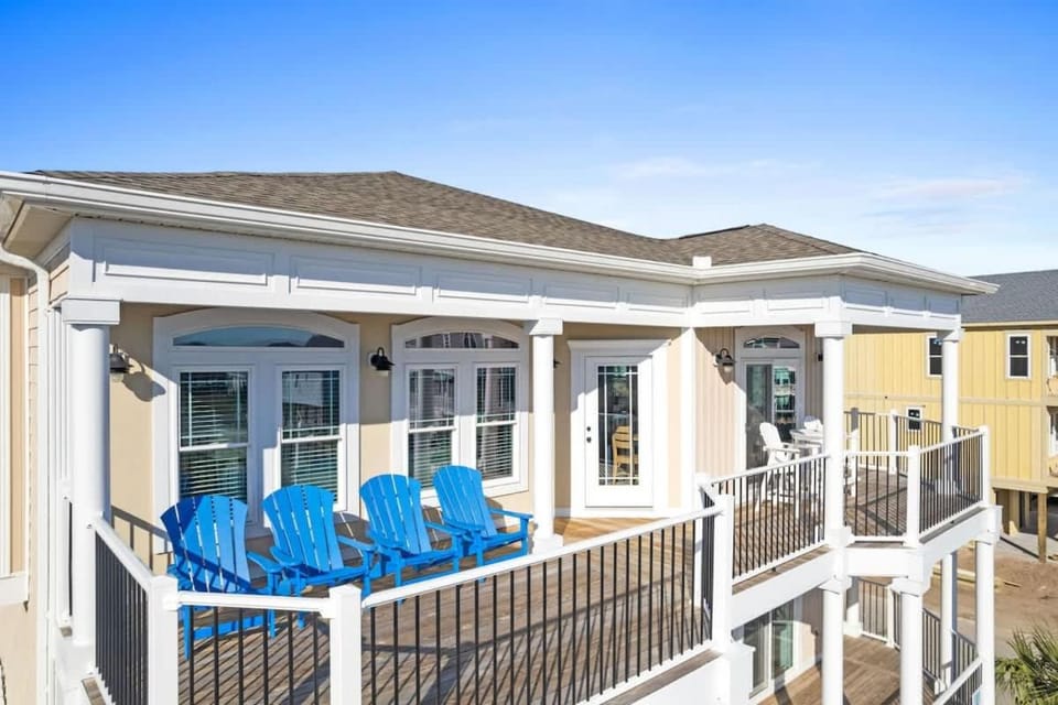 All the Views Ocean Isle Beach, heated private pool, close to beach House in Ocean Isle Beach