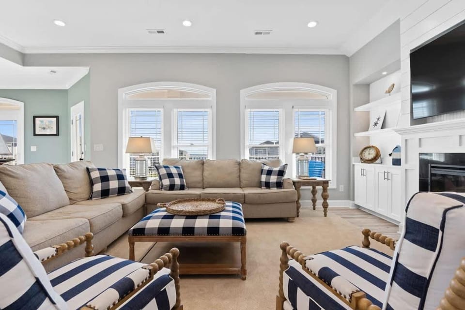 All the Views Ocean Isle Beach, heated private pool, close to beach House in Ocean Isle Beach