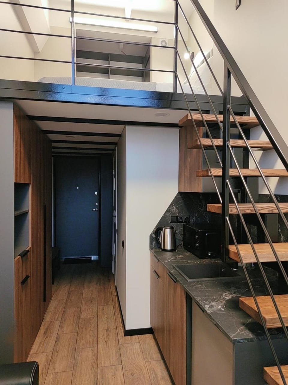 Kitchen or kitchenette, minibar, stove