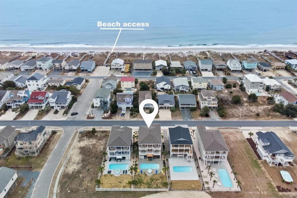 Beach Easy Private Heated Pool, Tiki Bar, Elevator House in Ocean Isle Beach