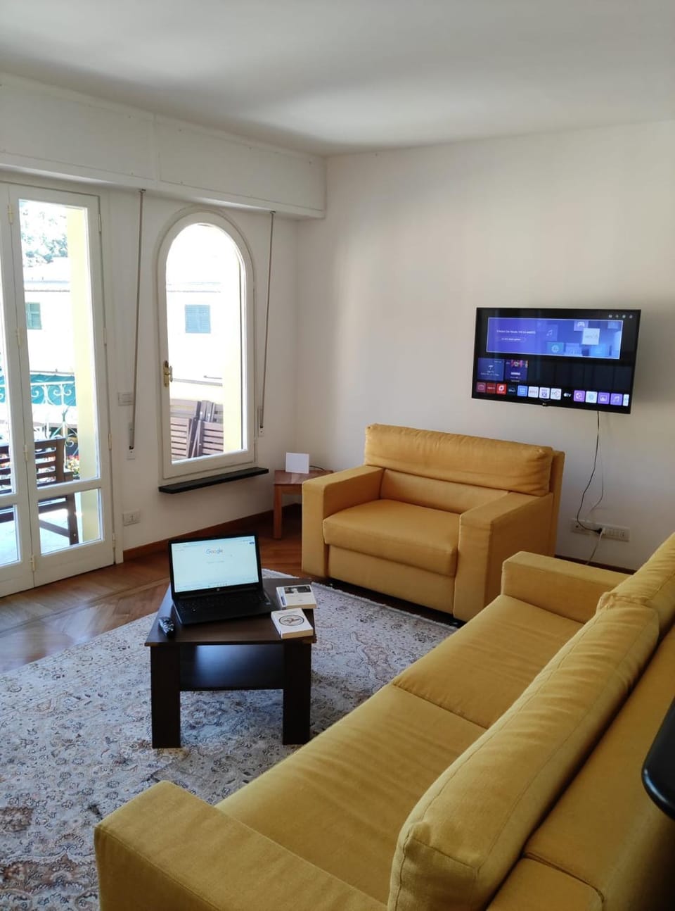 TV and multimedia, Living room, Seating area