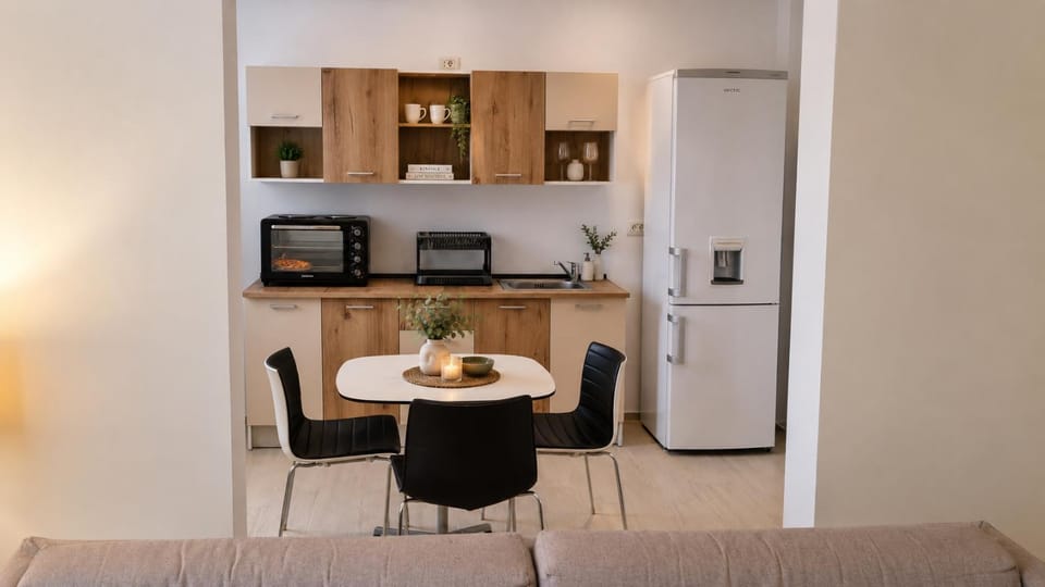 Dining area, kitchen