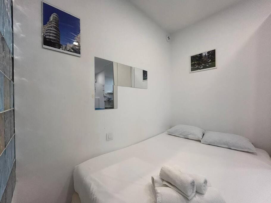 Centrally located flat in Madrid M80.8 Apartment in Centro