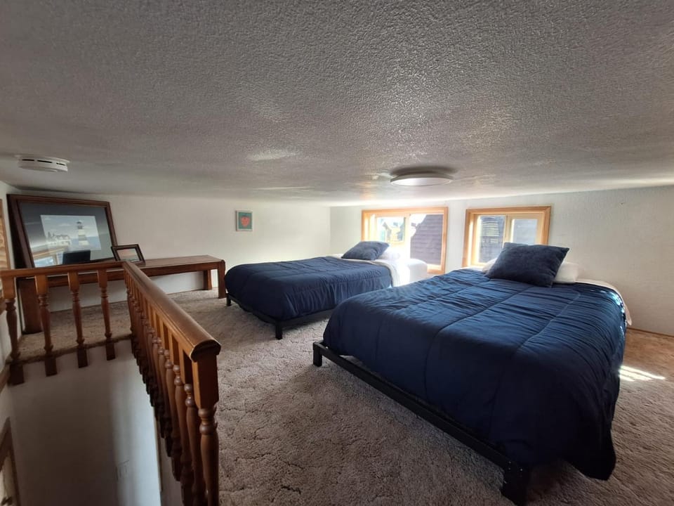 Ocean Cabin 1 w Private Jacuzzi Pet friendly Cabin in California