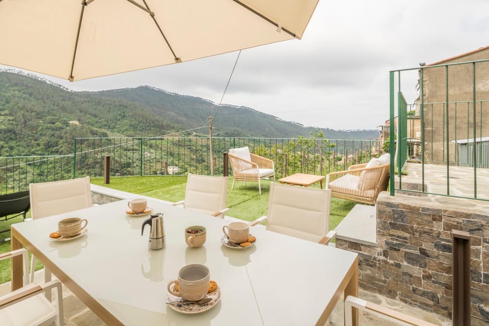 Natural landscape, View (from property/room), Balcony/Terrace, Dining area