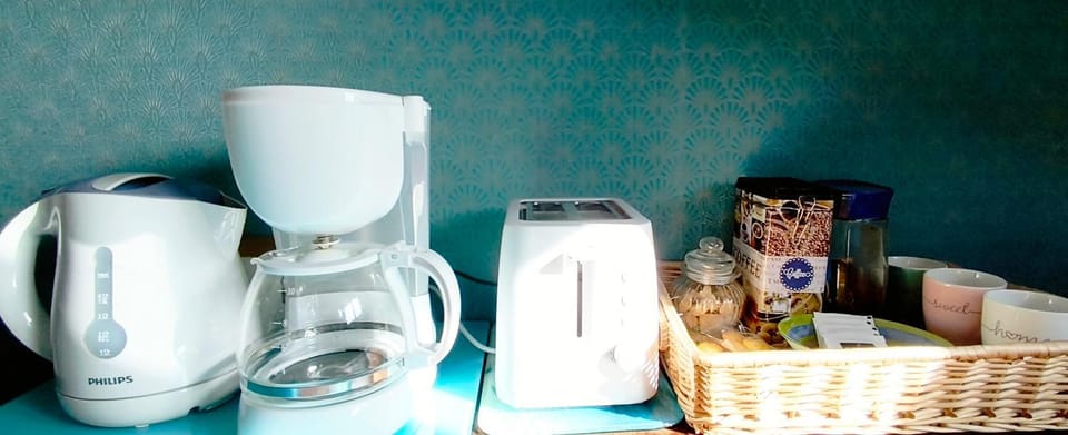 Coffee/tea facilities, toaster