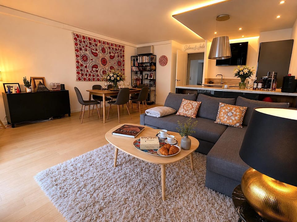 Living room, Dining area